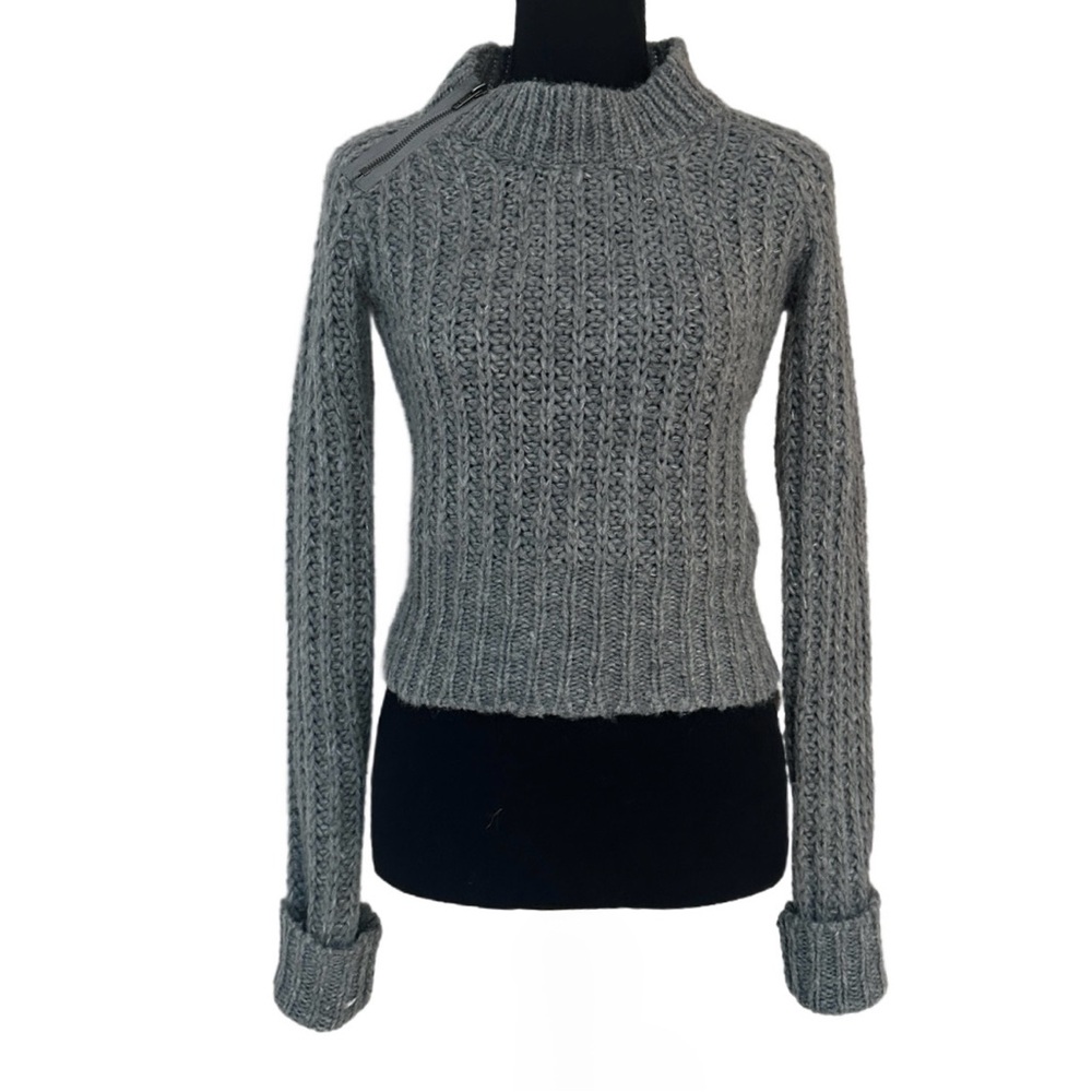 EASTSIDE WESTSIDE ~ Gray Wool Knit Sweater w/Zipper Detail at Collar size M - Picture 9 of 11
